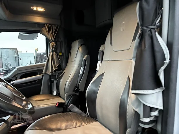 2022 Kenworth T880 - image 32