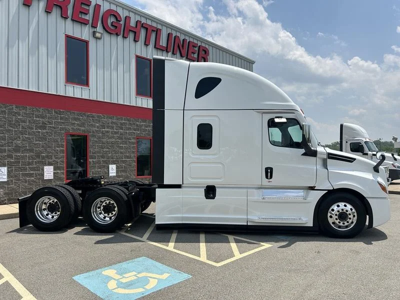 2026 Freightliner Cascadia - image 2