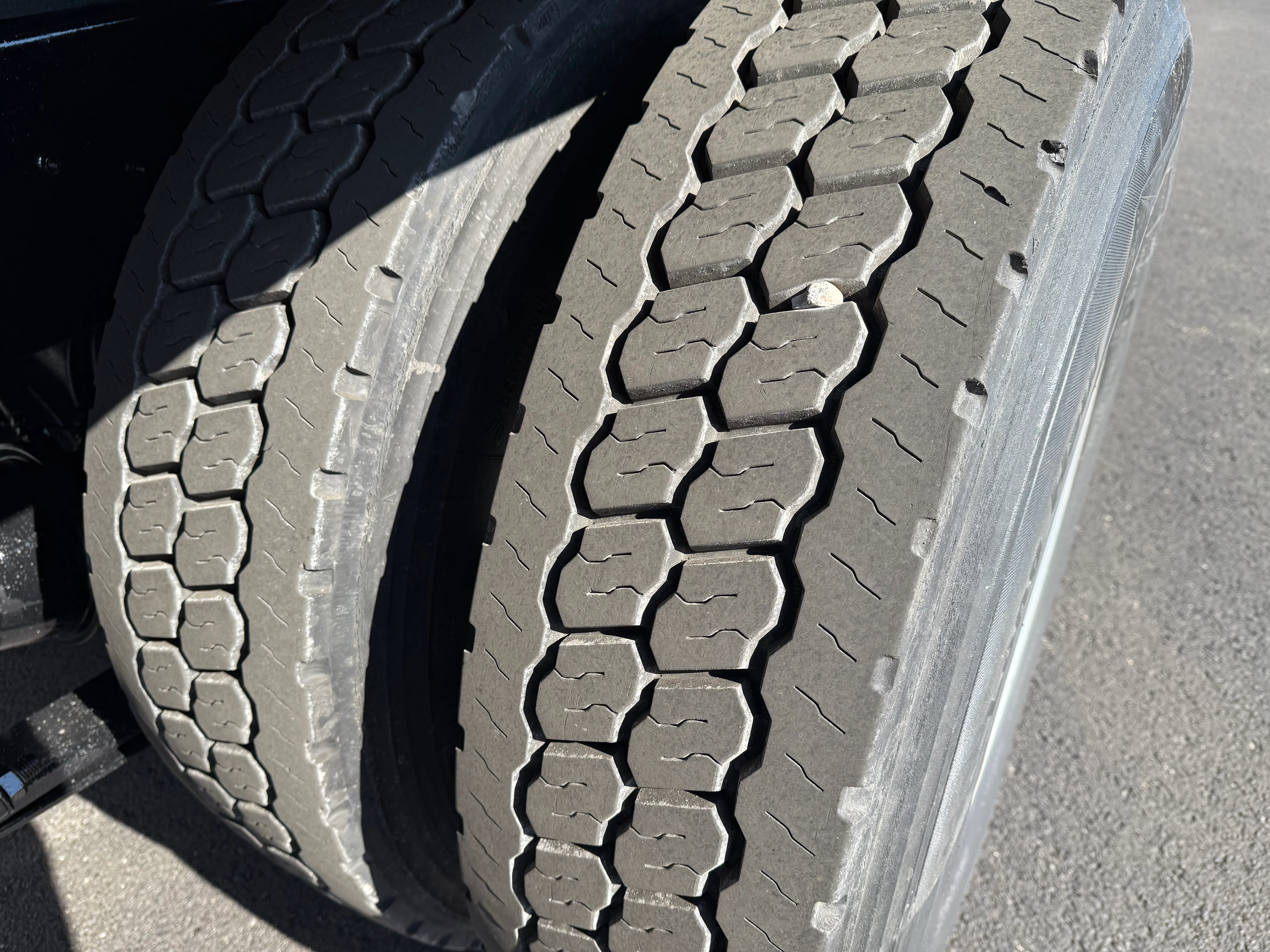 2016 International 4300 - image 13