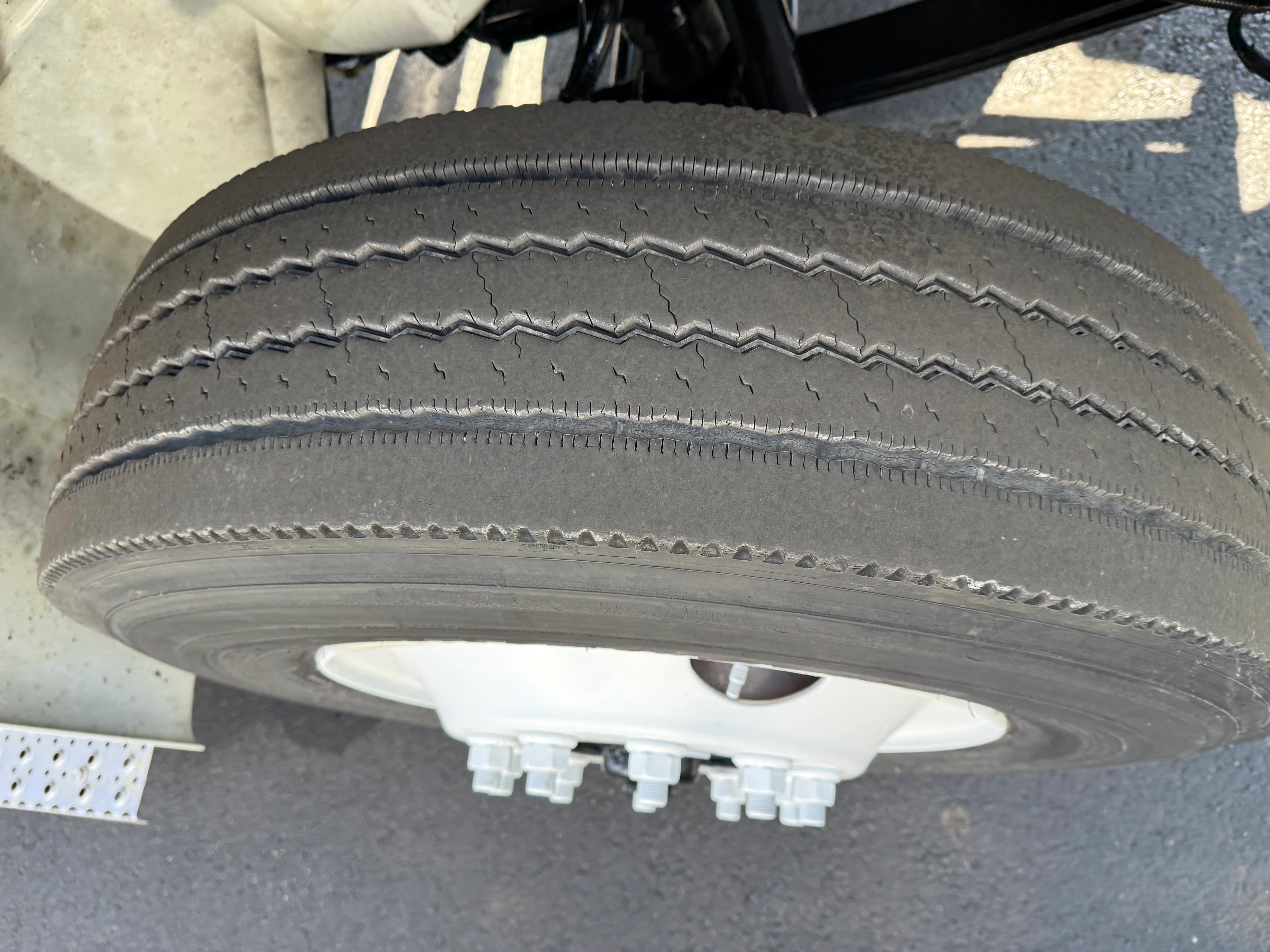 2016 International 4300 - image 11