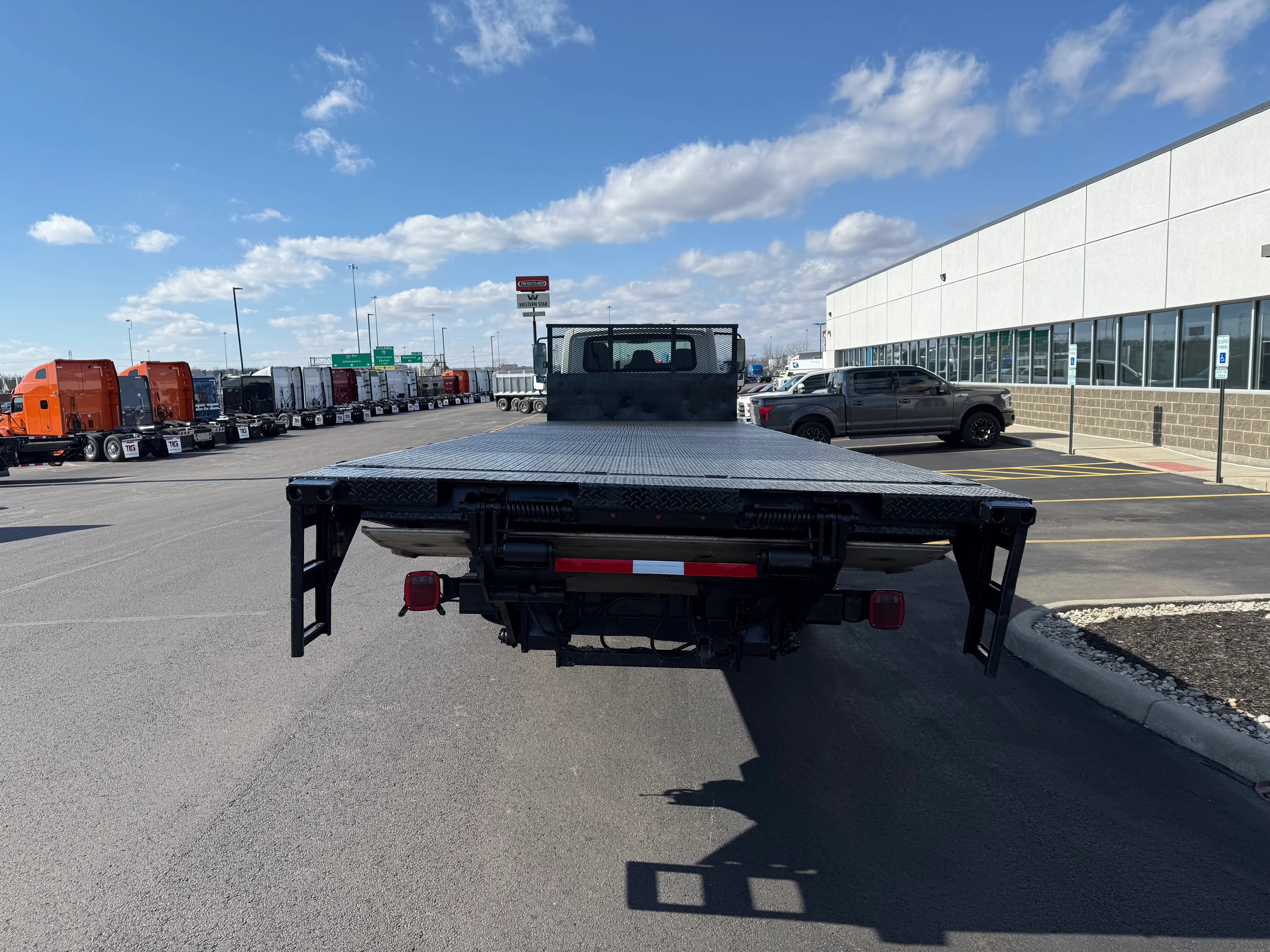 2016 International 4300 - image 4