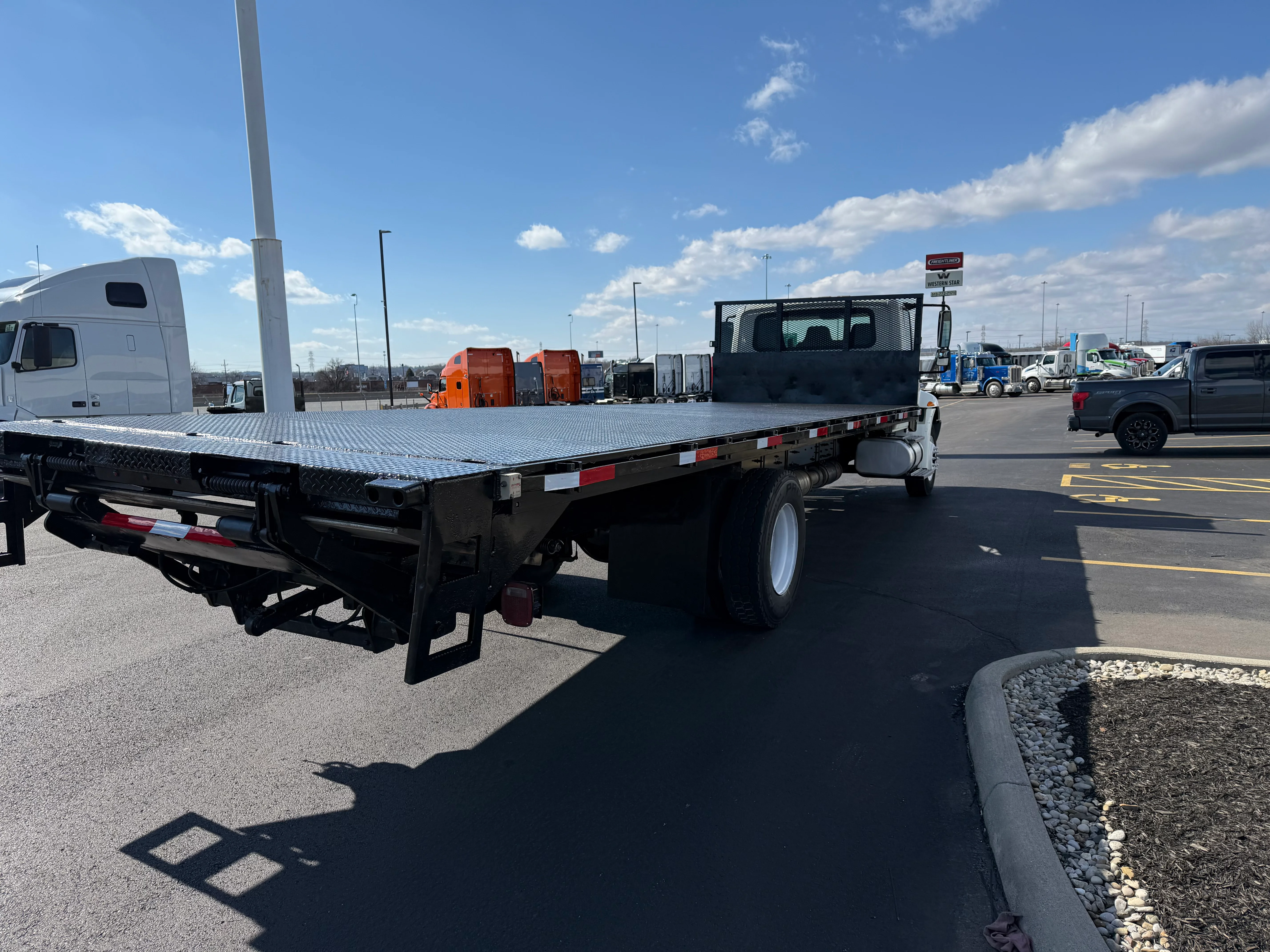 2016 International 4300 - image 5