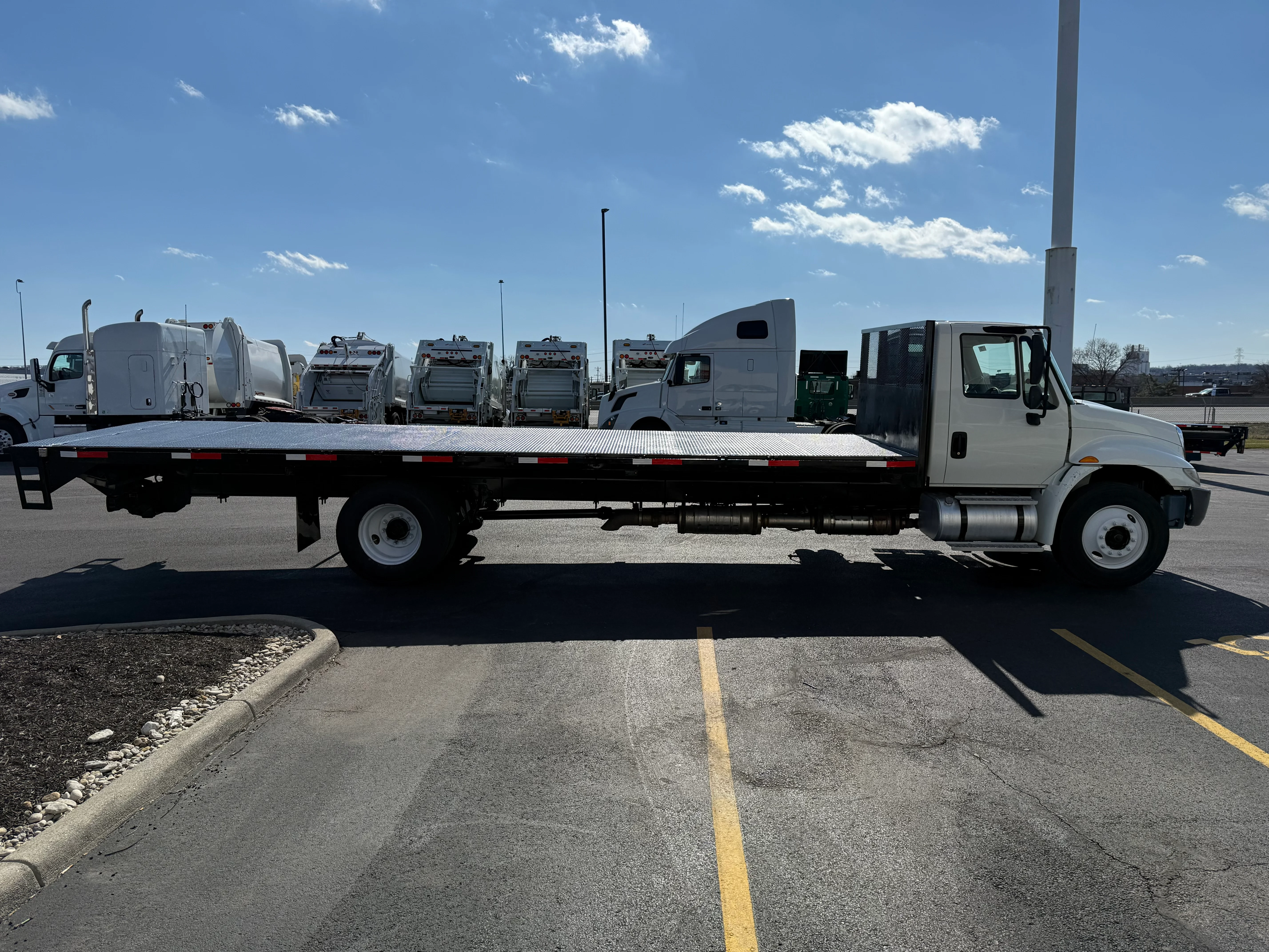 2016 International 4300 - image 6