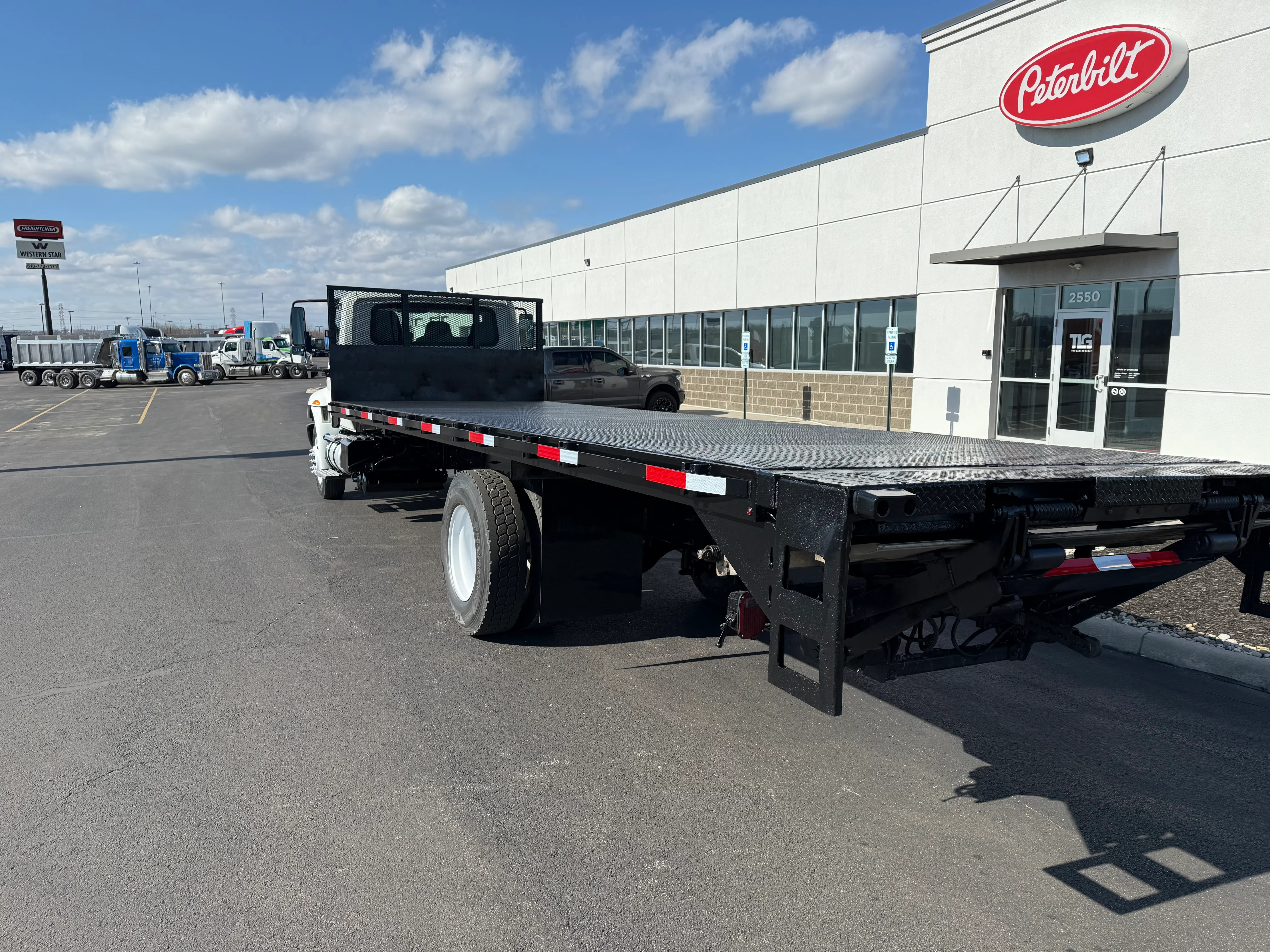 2016 International 4300 - image 3