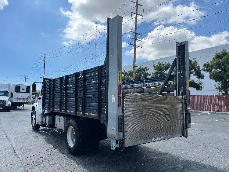 2019 Freightliner M2 106 - image 6