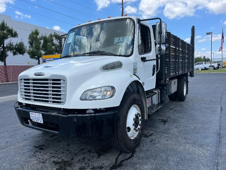 2019 Freightliner M2 106 - image 3