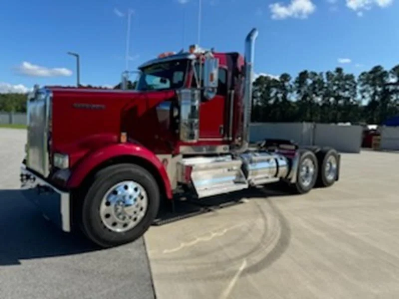 2025 Kenworth W900