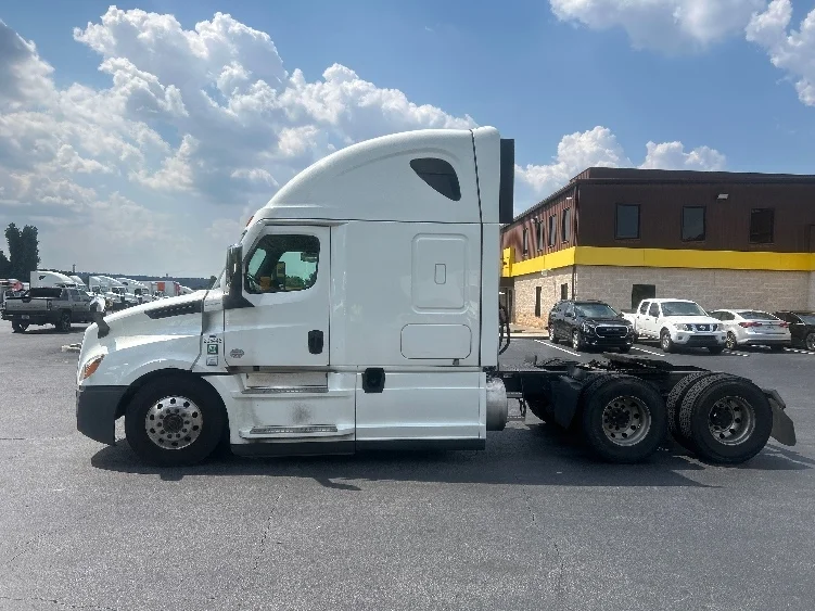 2024 Freightliner Cascadia in Forest Park, GA — photo 4