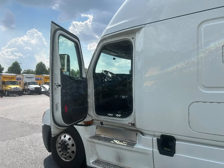 2024 Freightliner Cascadia in Forest Park, GA — photo 9