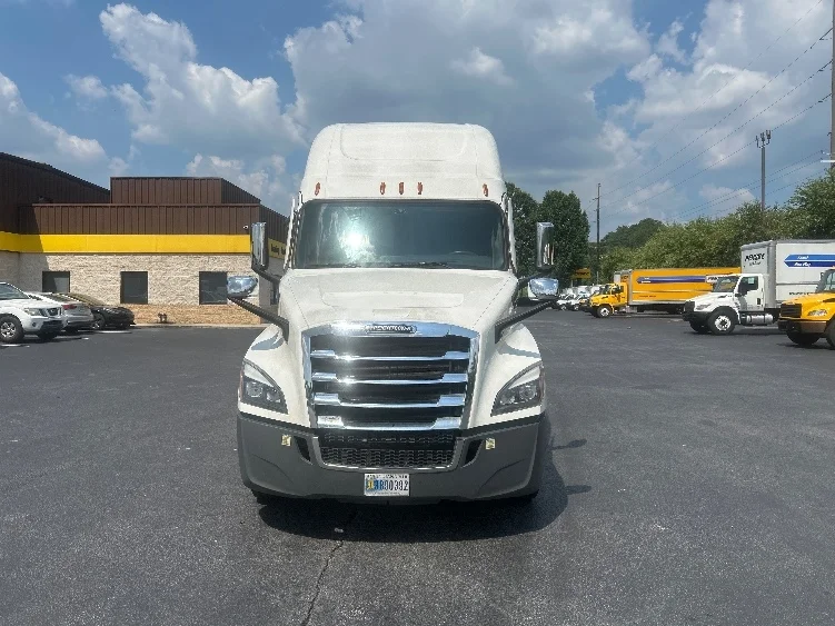 2024 Freightliner Cascadia in Forest Park, GA — photo 2