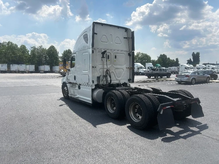 2024 Freightliner Cascadia in Forest Park, GA — photo 5
