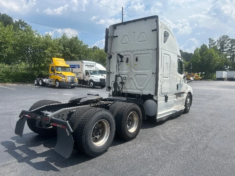 2024 Freightliner Cascadia in Forest Park, GA — photo 7