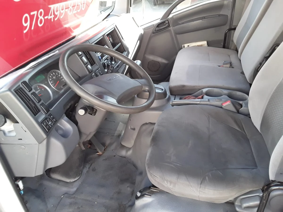 2018 Isuzu NRR in Salisbury, MA — photo 8