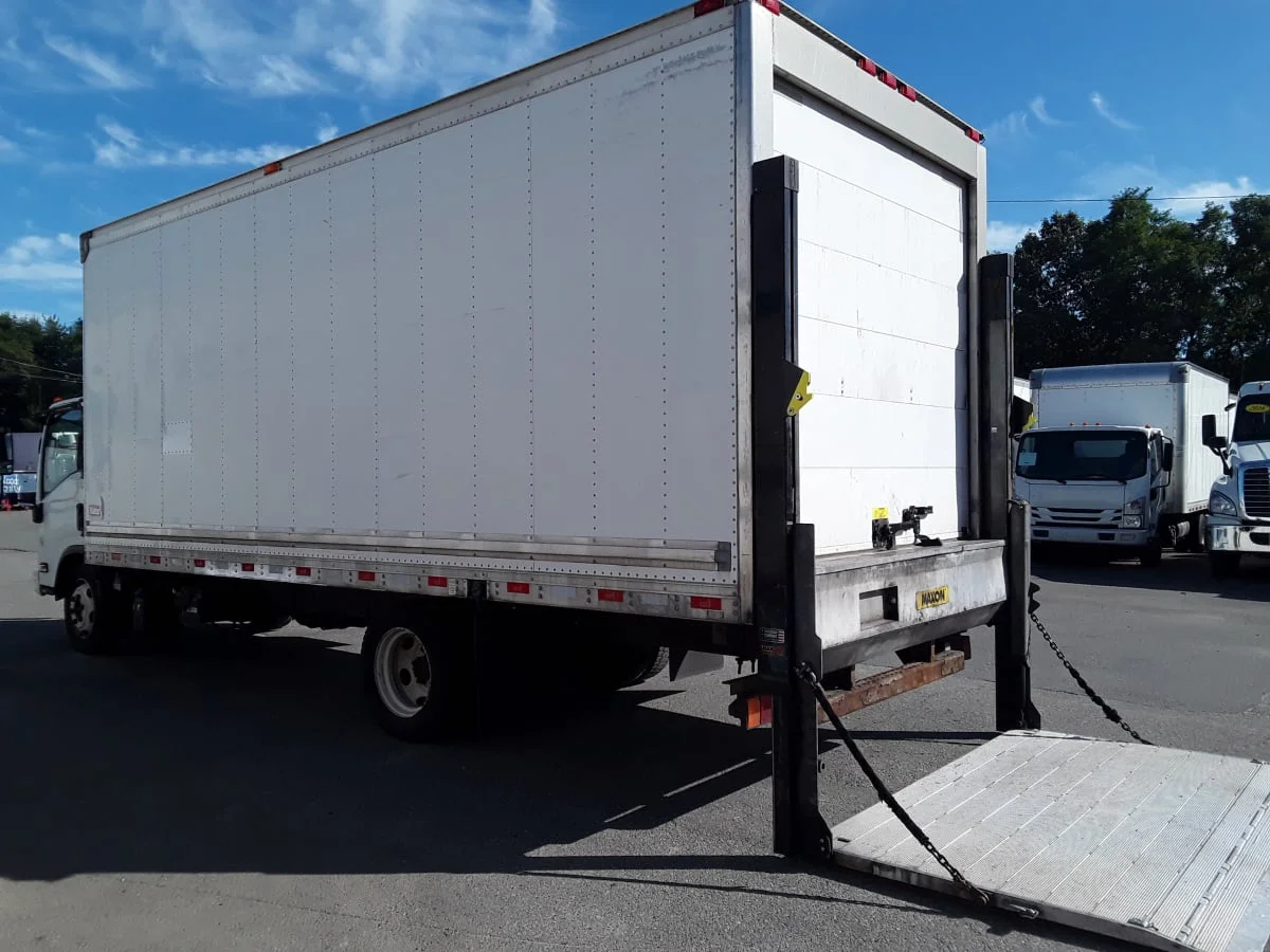 2018 Isuzu NRR - image 6