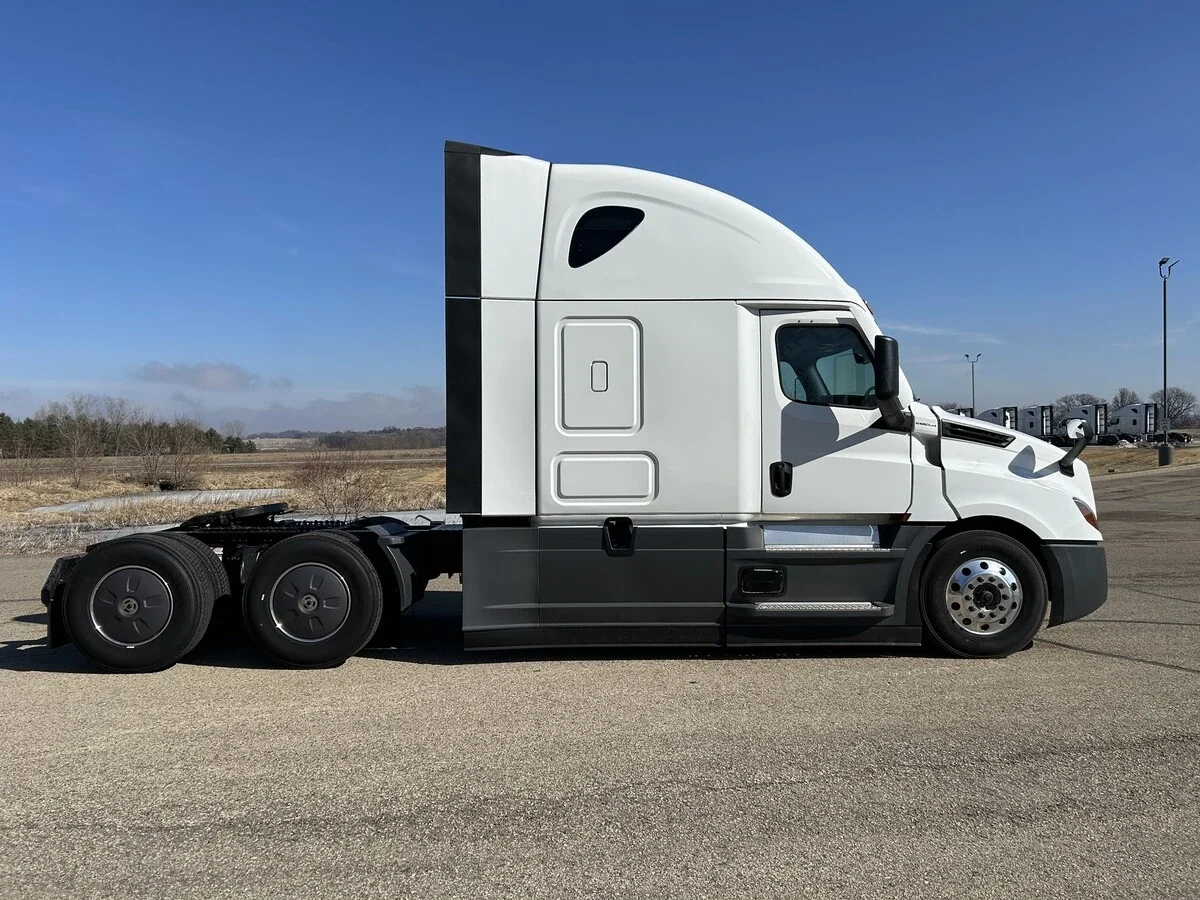 2026 Freightliner Cascadia - image 4