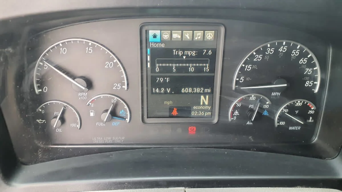 2020 Freightliner Cascadia in Oak Creek, WI — photo 10