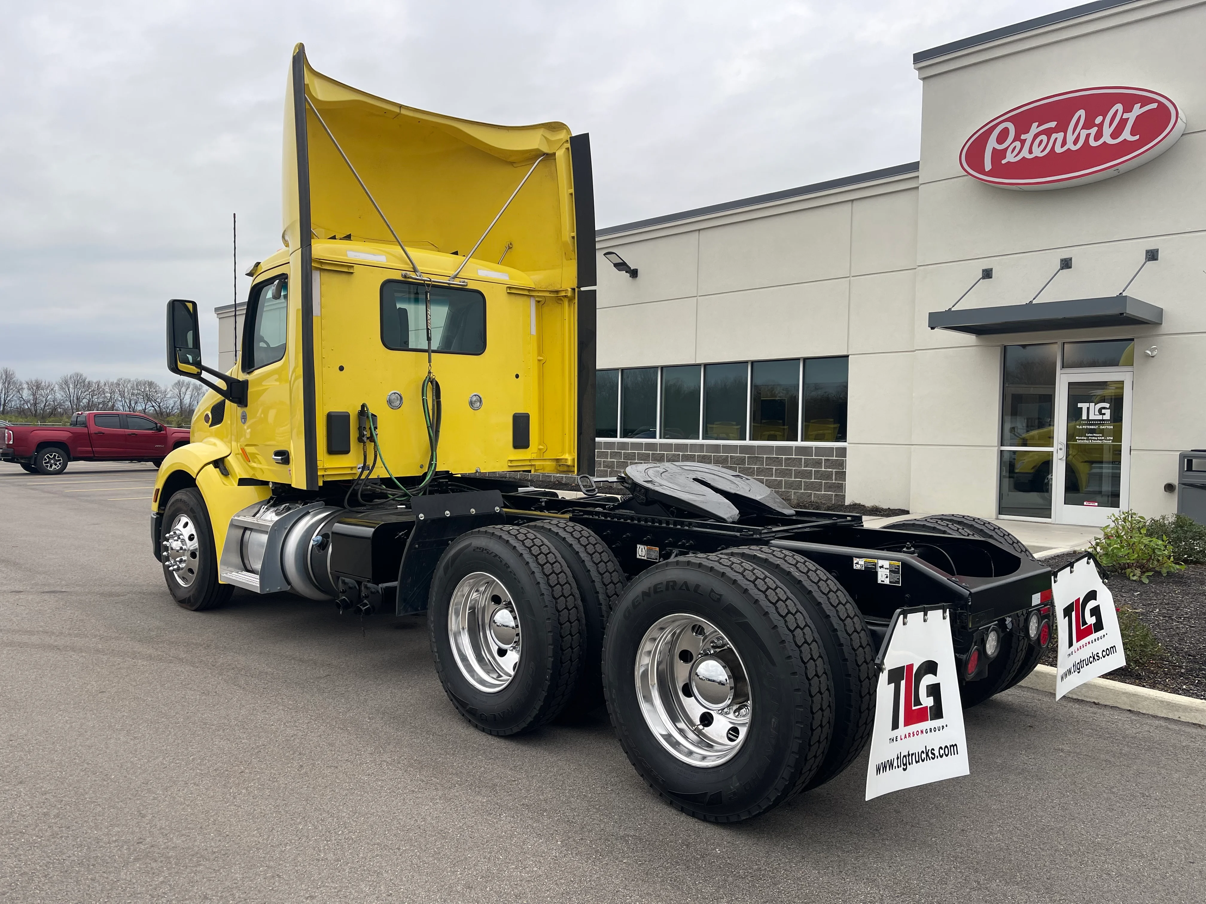 2021 Peterbilt 579 - image 3