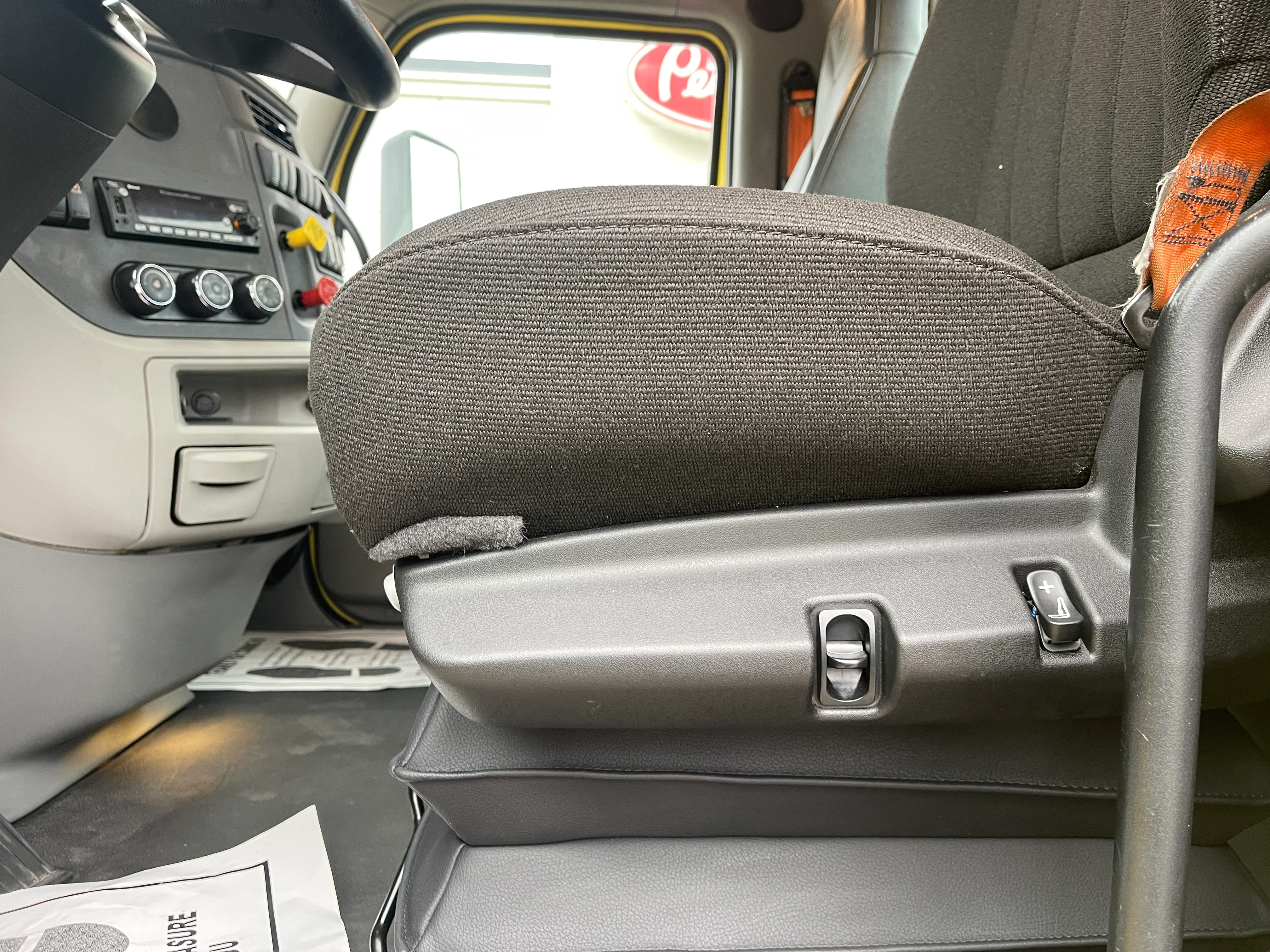 2021 Peterbilt 579 - image 15