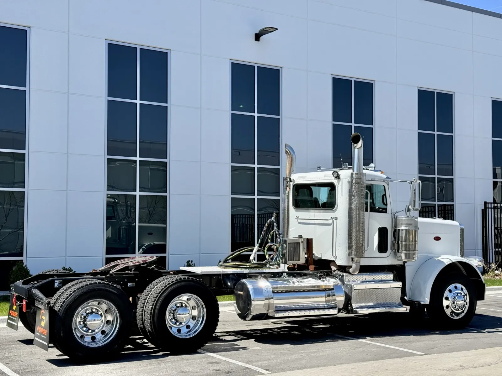 2013 Peterbilt 388 in New Lenox, IL — photo 5
