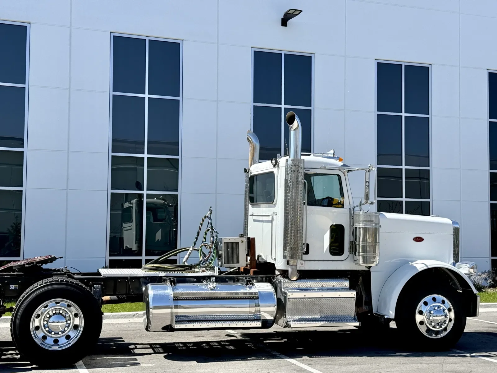 2013 Peterbilt 388 in New Lenox, IL — photo 7