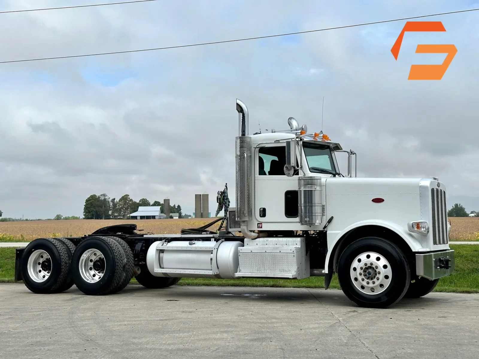 2013 Peterbilt 388 in New Lenox, IL