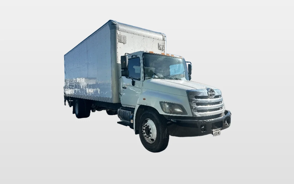 2019 Hino 268 - image 1