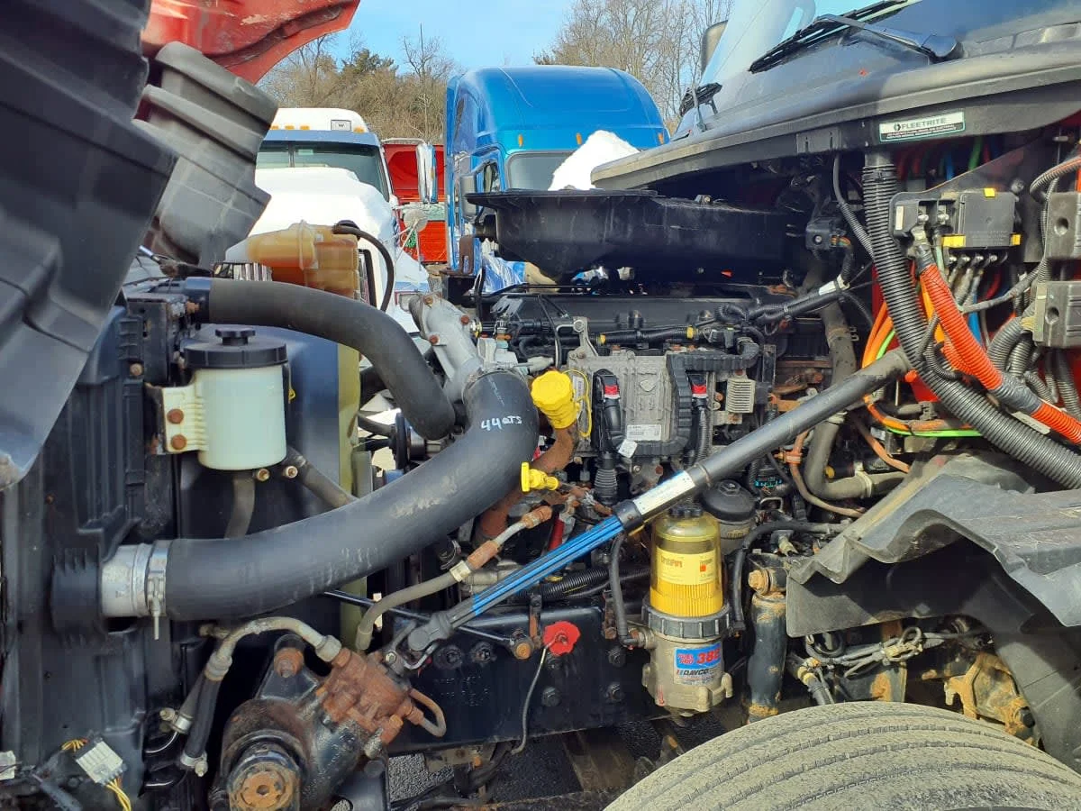 2020 International LT - image 9