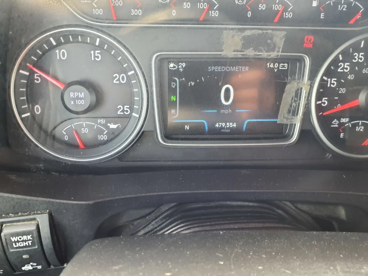 2020 International LT - image 10