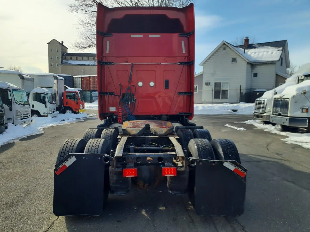 2020 International LT - image 5