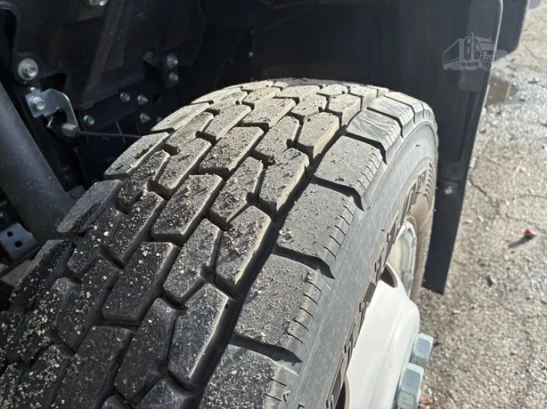 2025 Isuzu NRR - image 33