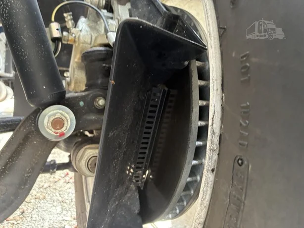 2025 Isuzu NRR - image 35