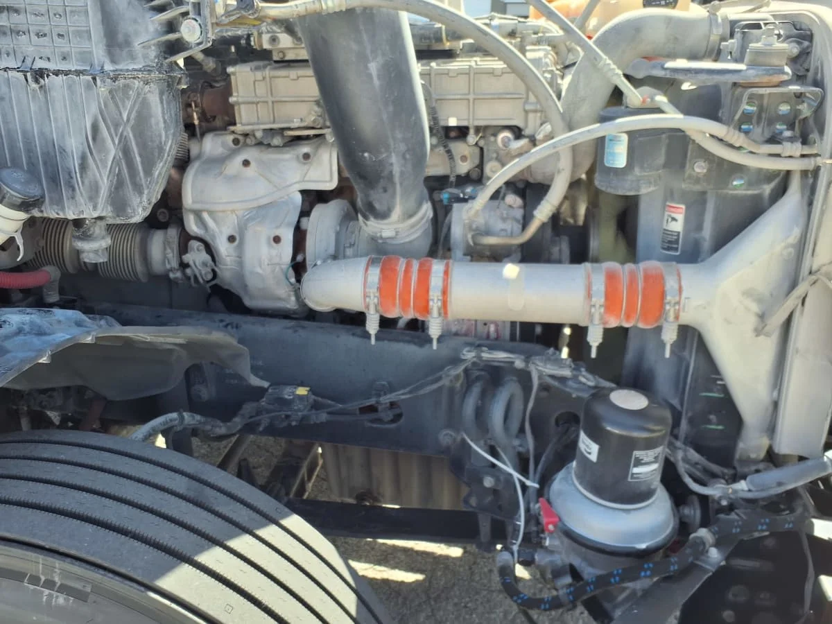 2022 Freightliner Cascadia - image 9