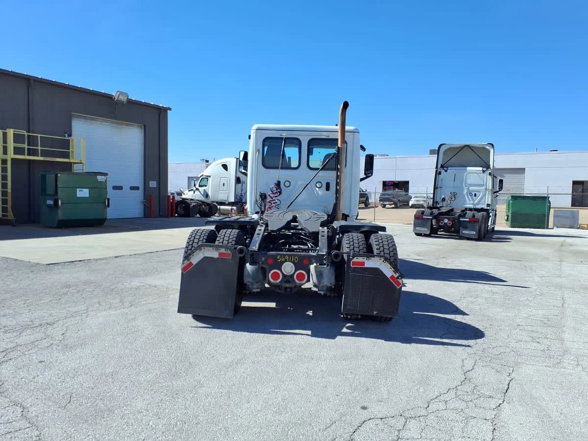 2022 Freightliner Cascadia - image 5
