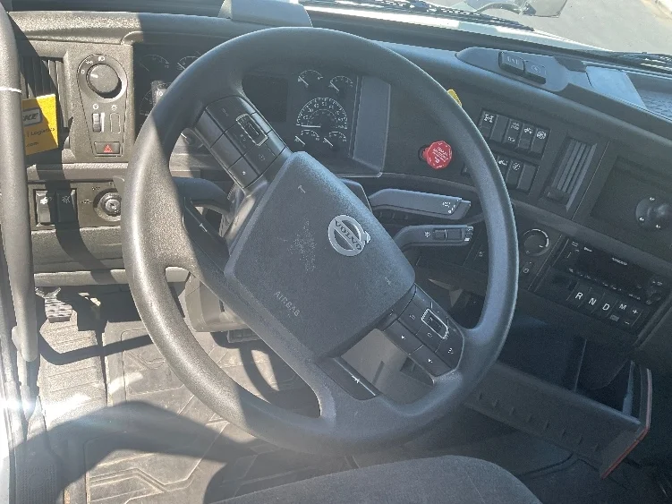 2022 Volvo VNL 760 - image 10