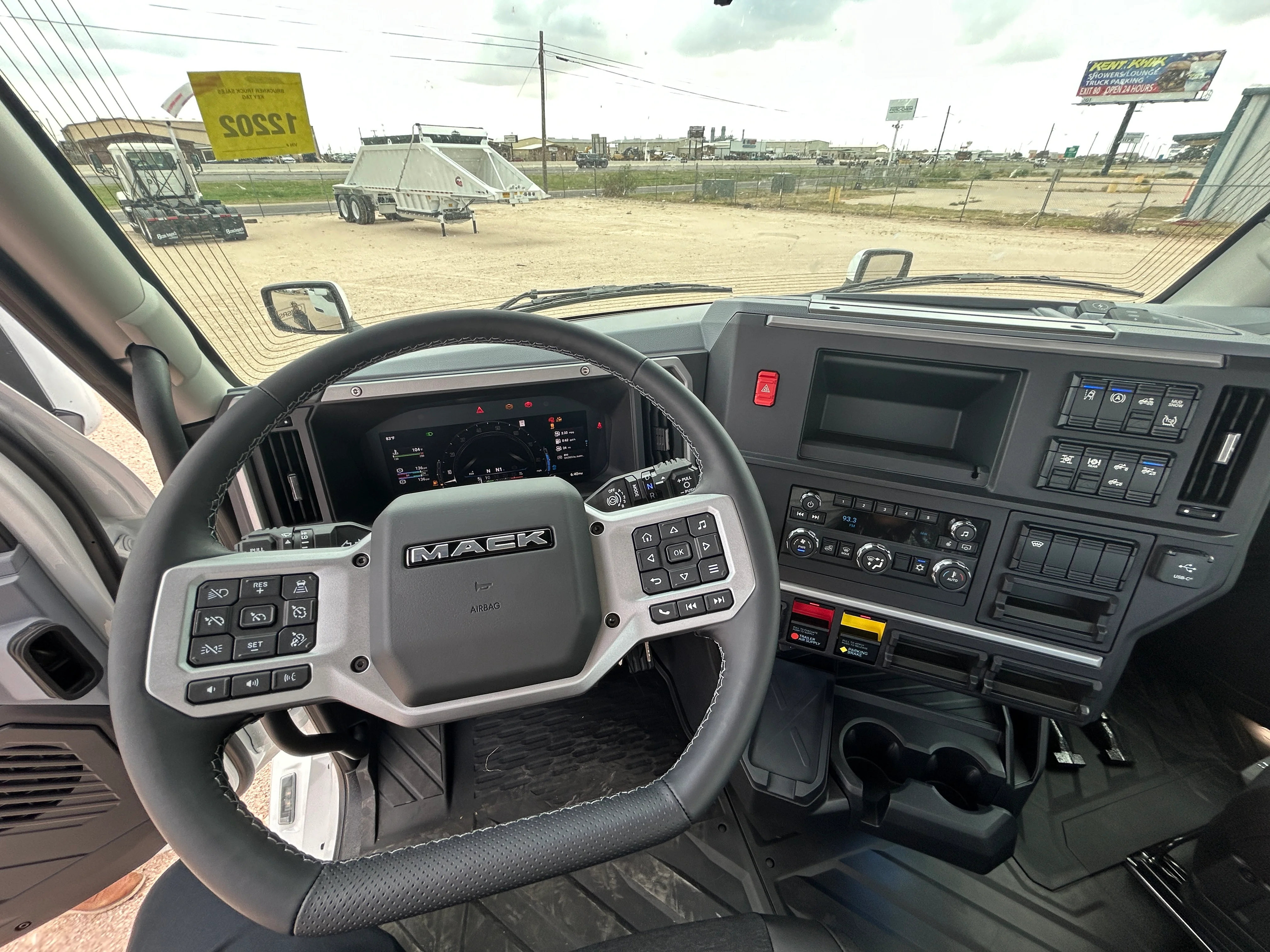 2026 Mack Pinnacle in Odessa, TX — photo 11