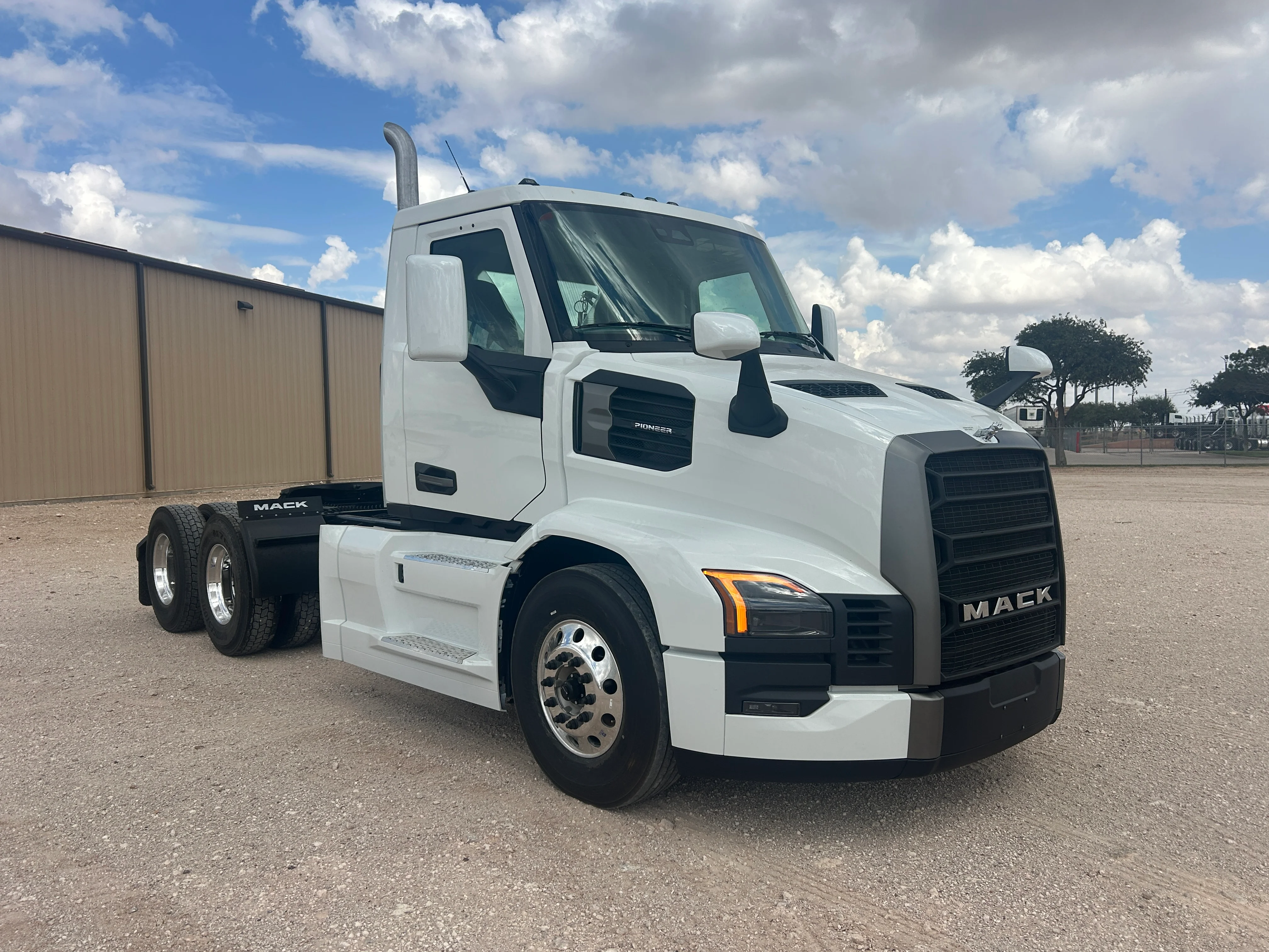 2026 Mack Pinnacle in Odessa, TX — photo 3
