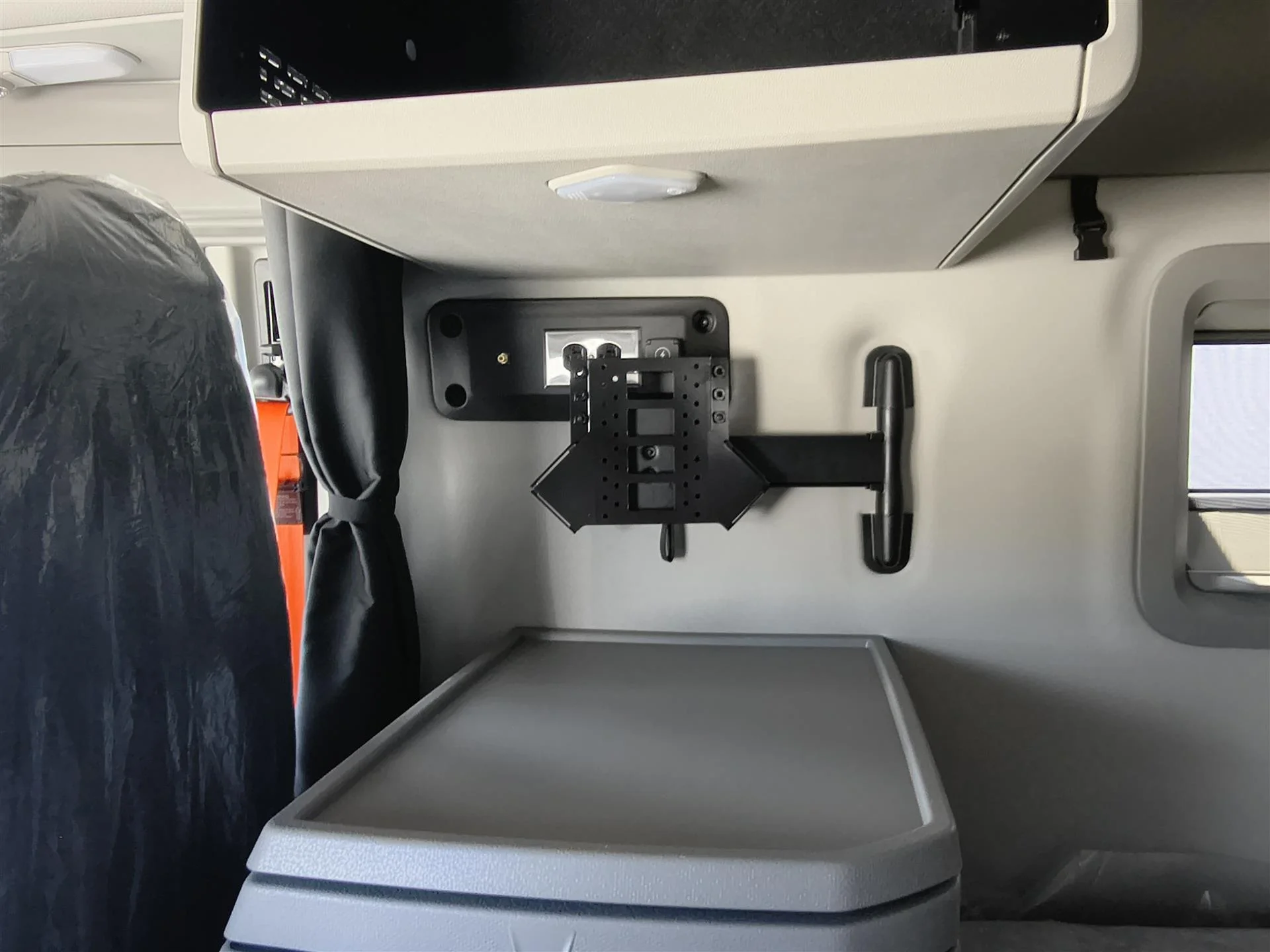2027 Volvo VNL 860 in Fort Lauderdale, FL — photo 17