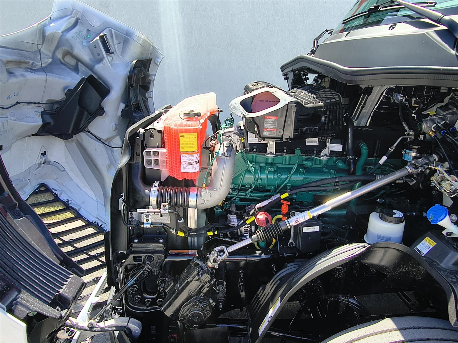 2027 Volvo VNL 860 in Fort Lauderdale, FL — photo 8