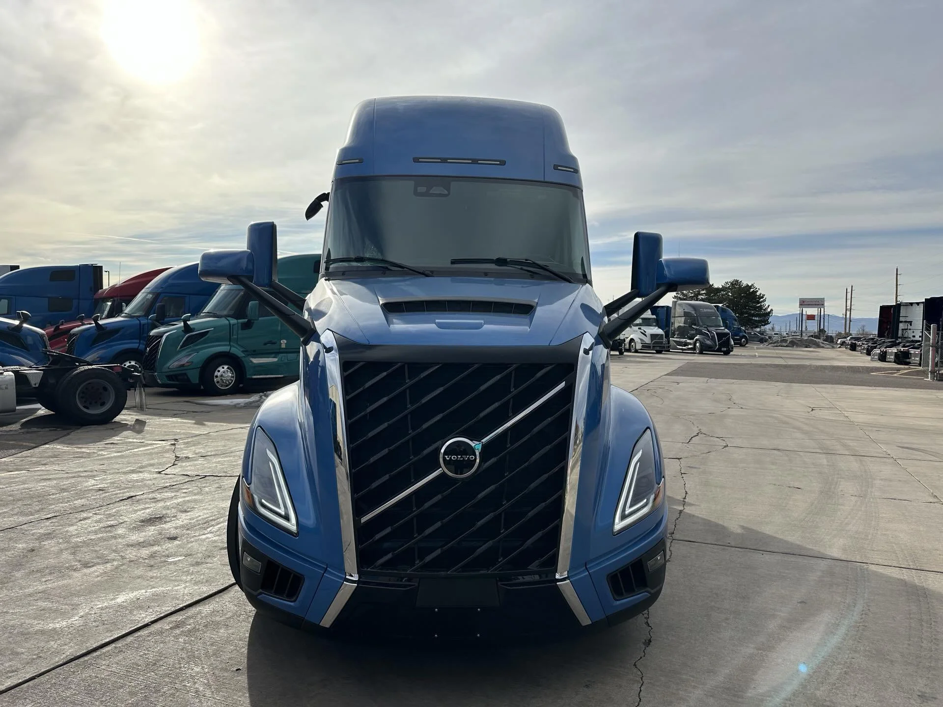 2026 Volvo VNL 860 - image 5