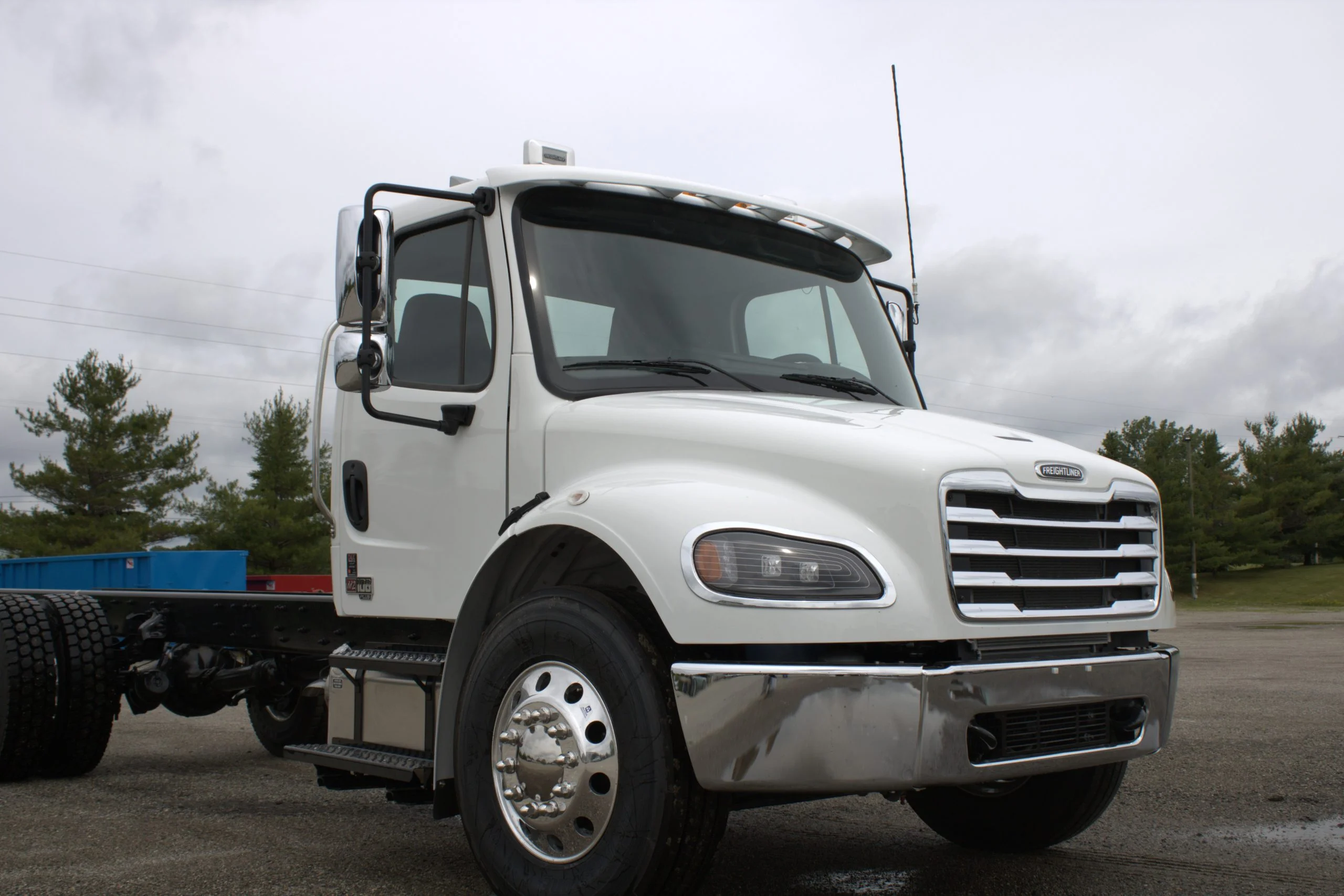 2027 Freightliner eM2 — photo 2