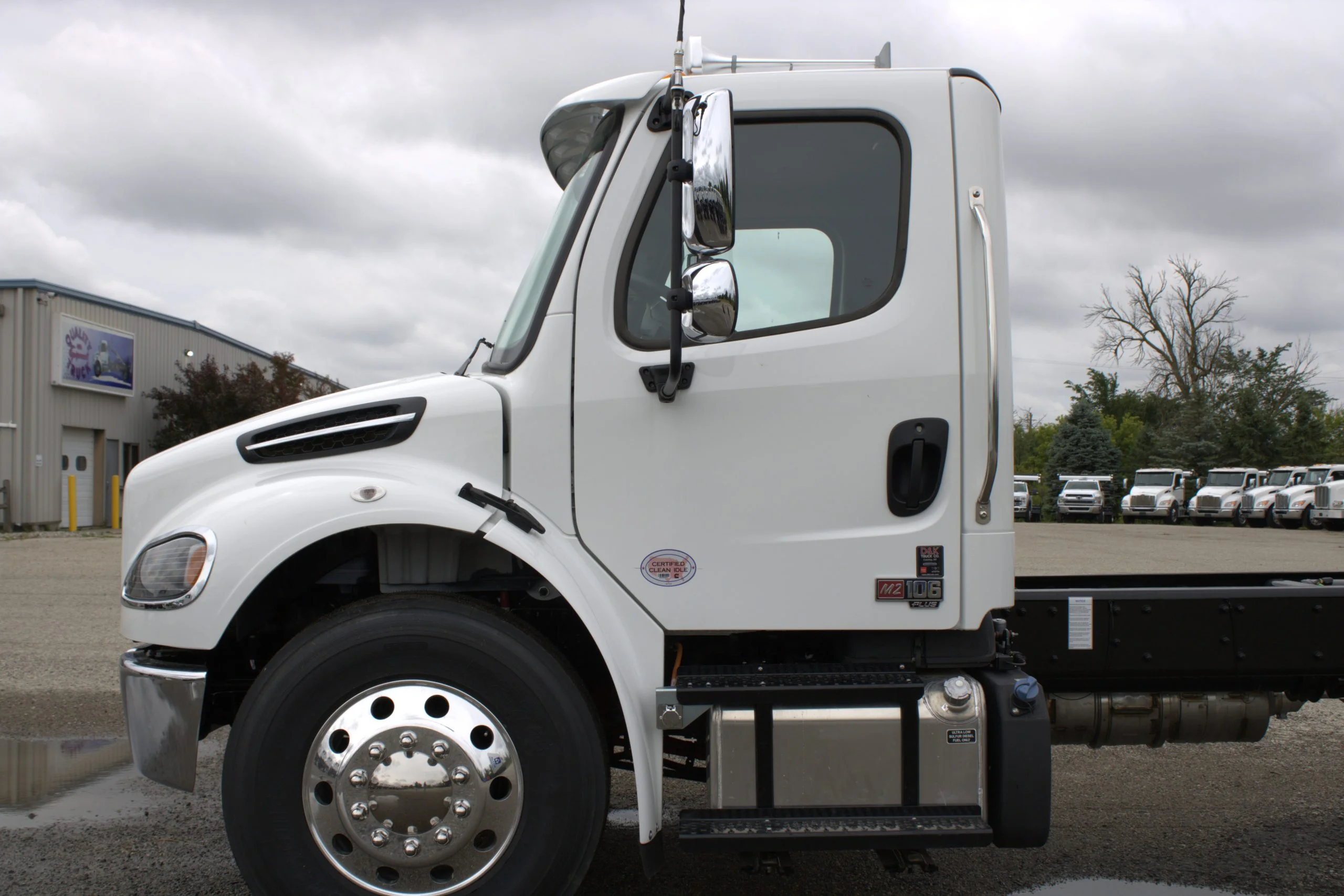 2027 Freightliner eM2 — photo 4
