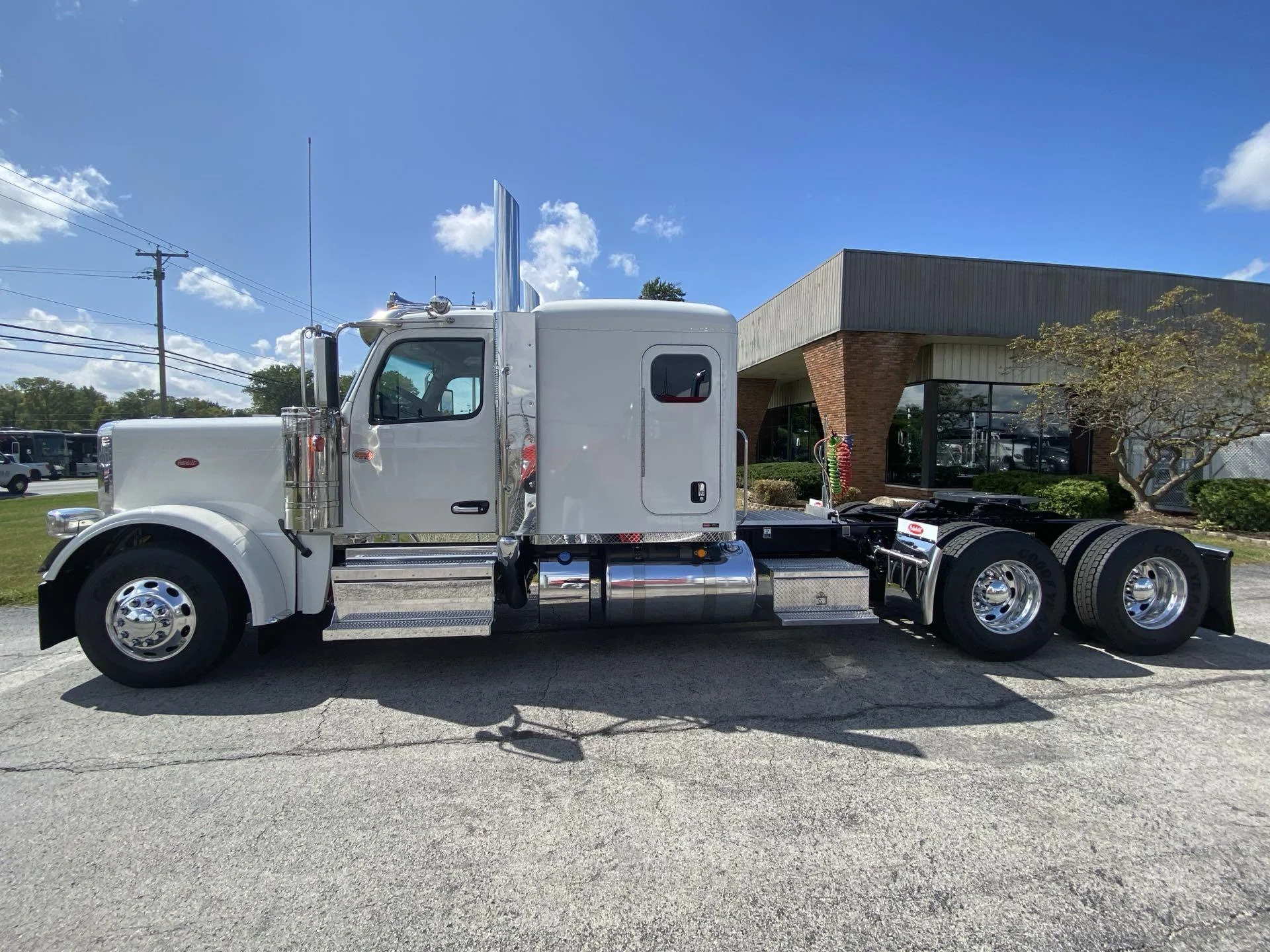 2026 Peterbilt 589 - image 4