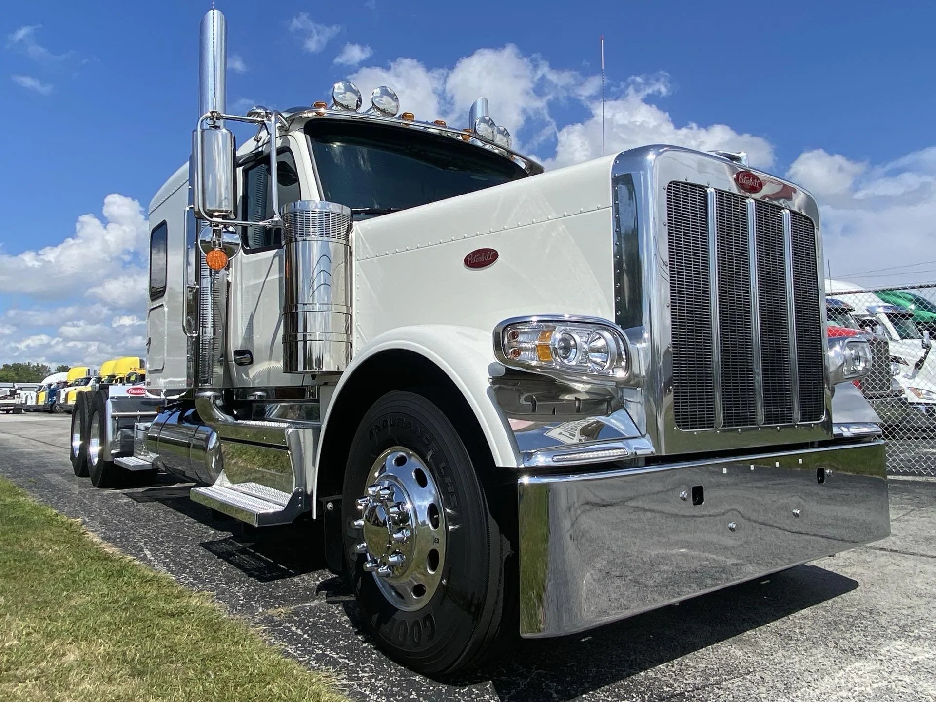 2026 Peterbilt 589 - image 3