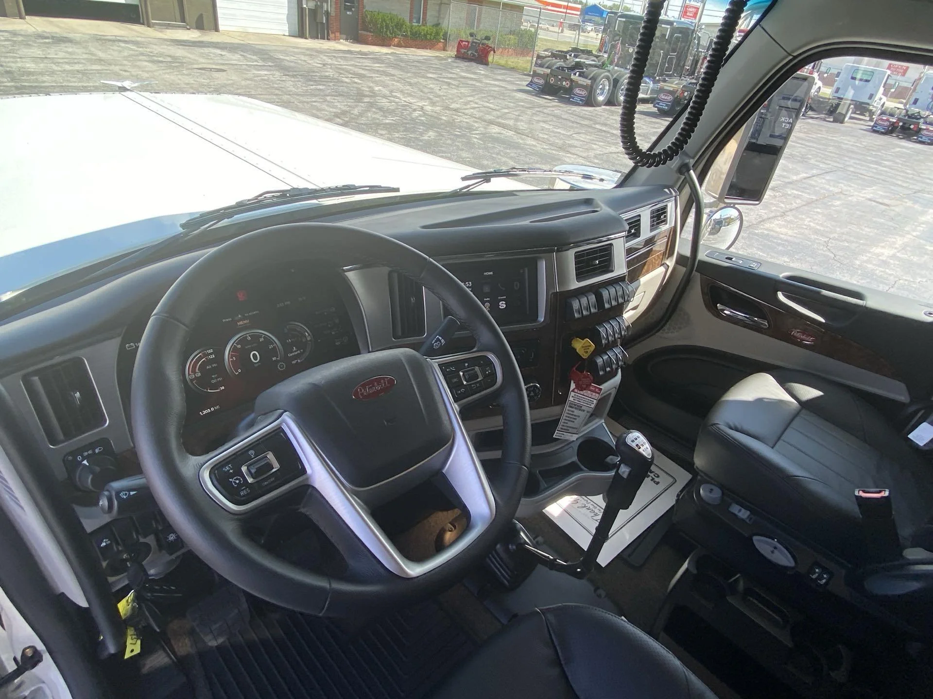 2026 Peterbilt 589 - image 10