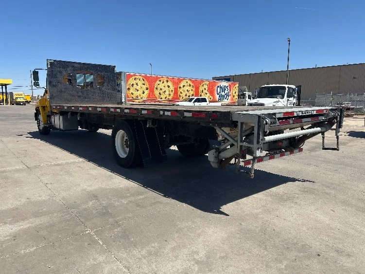 2020 Hino 338 - image 6