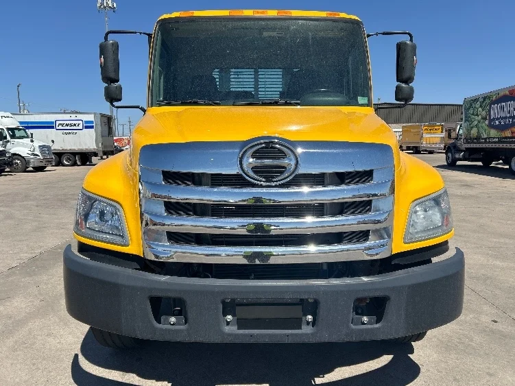 2020 Hino 338 - image 2