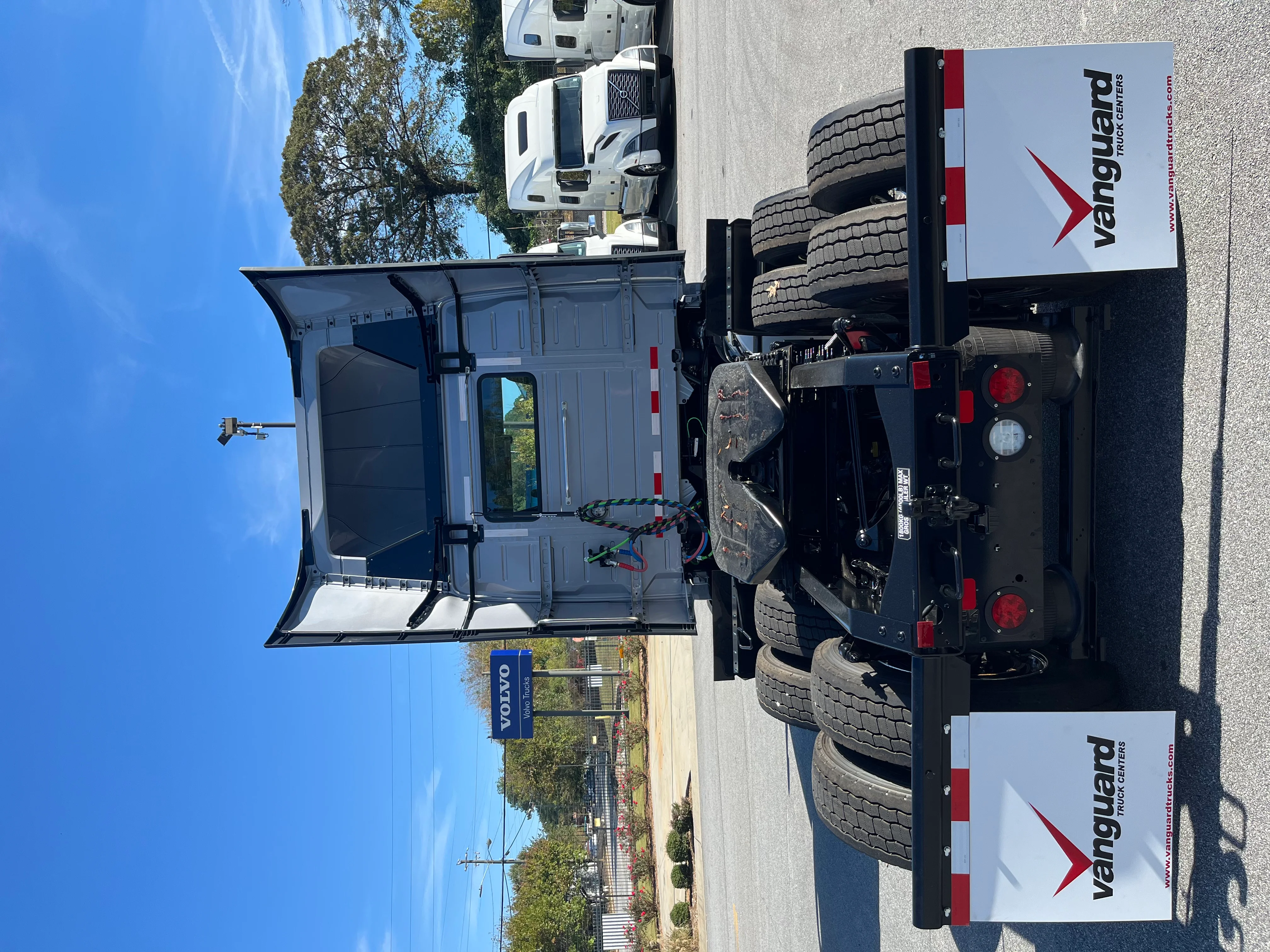 2025 Volvo VNL 300 in Adairsville, GA — photo 4