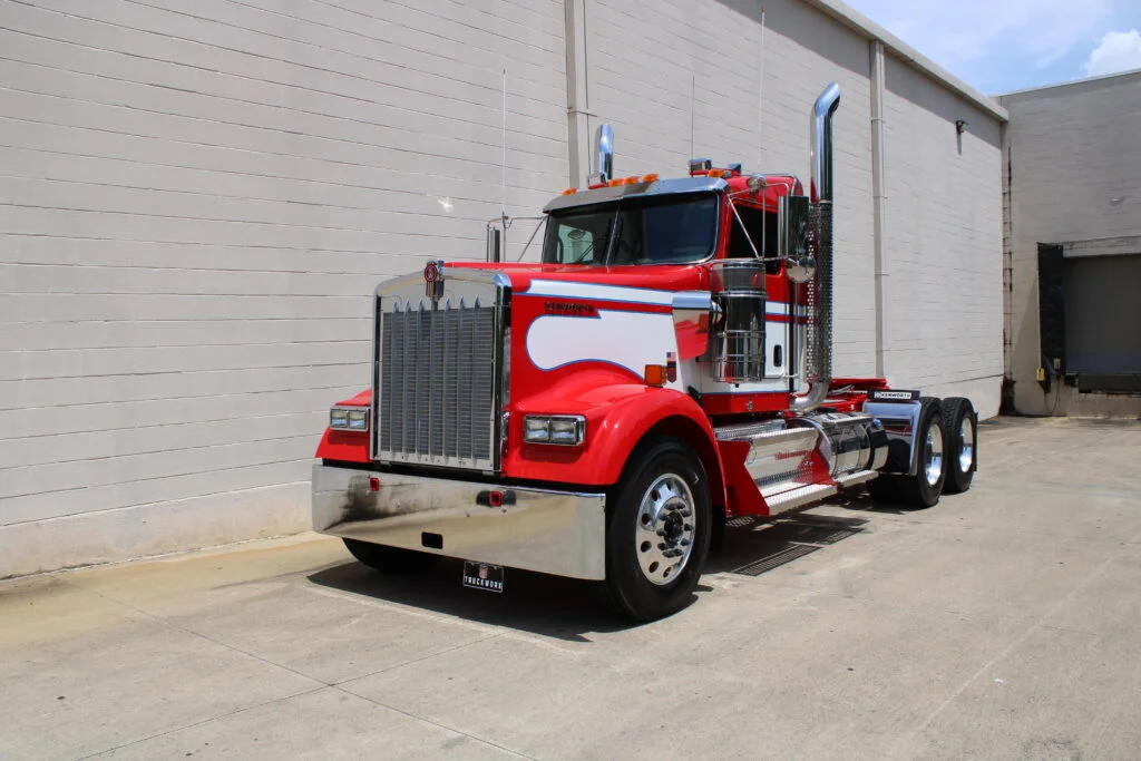 2027 Kenworth W900