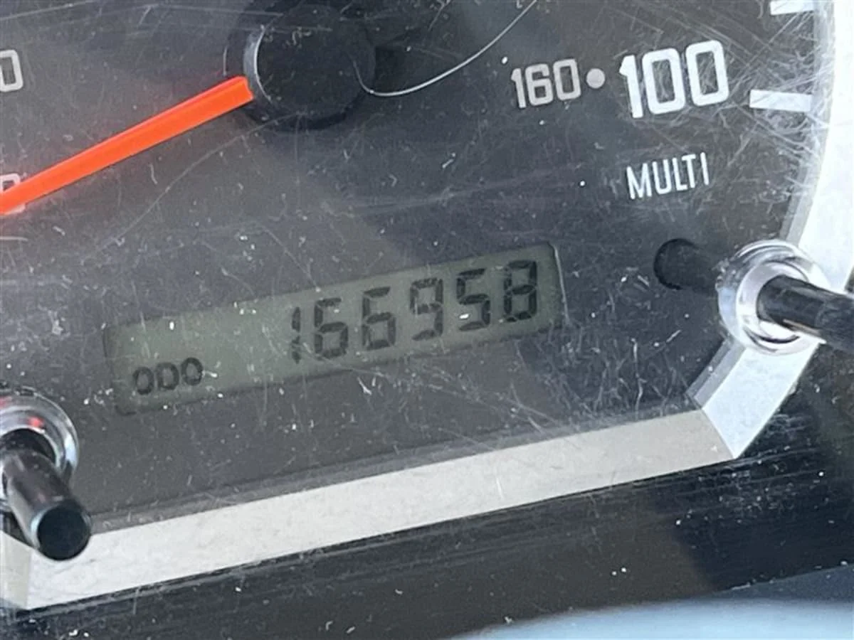 2017 Isuzu NPR - image 10