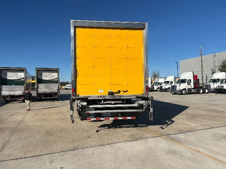 2022 Freightliner M2 106 in Houston, TX — photo 7